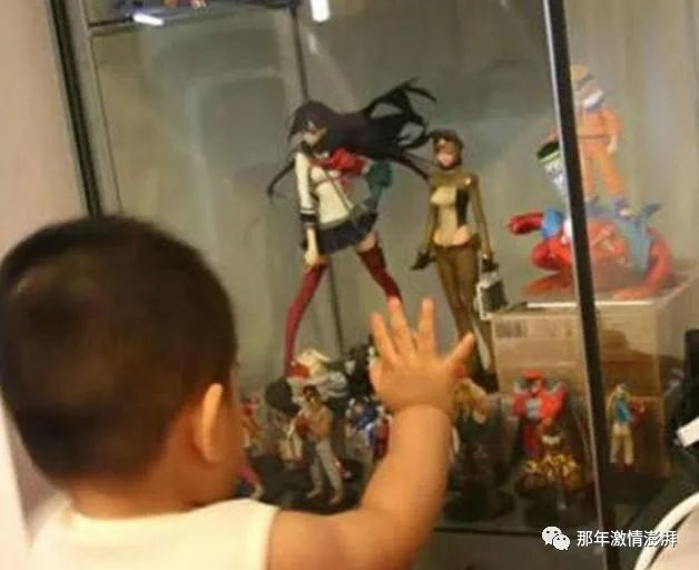 最贵的玩具手办被熊孩子掰断,熊孩子弄坏400万手办家长拒绝赔偿