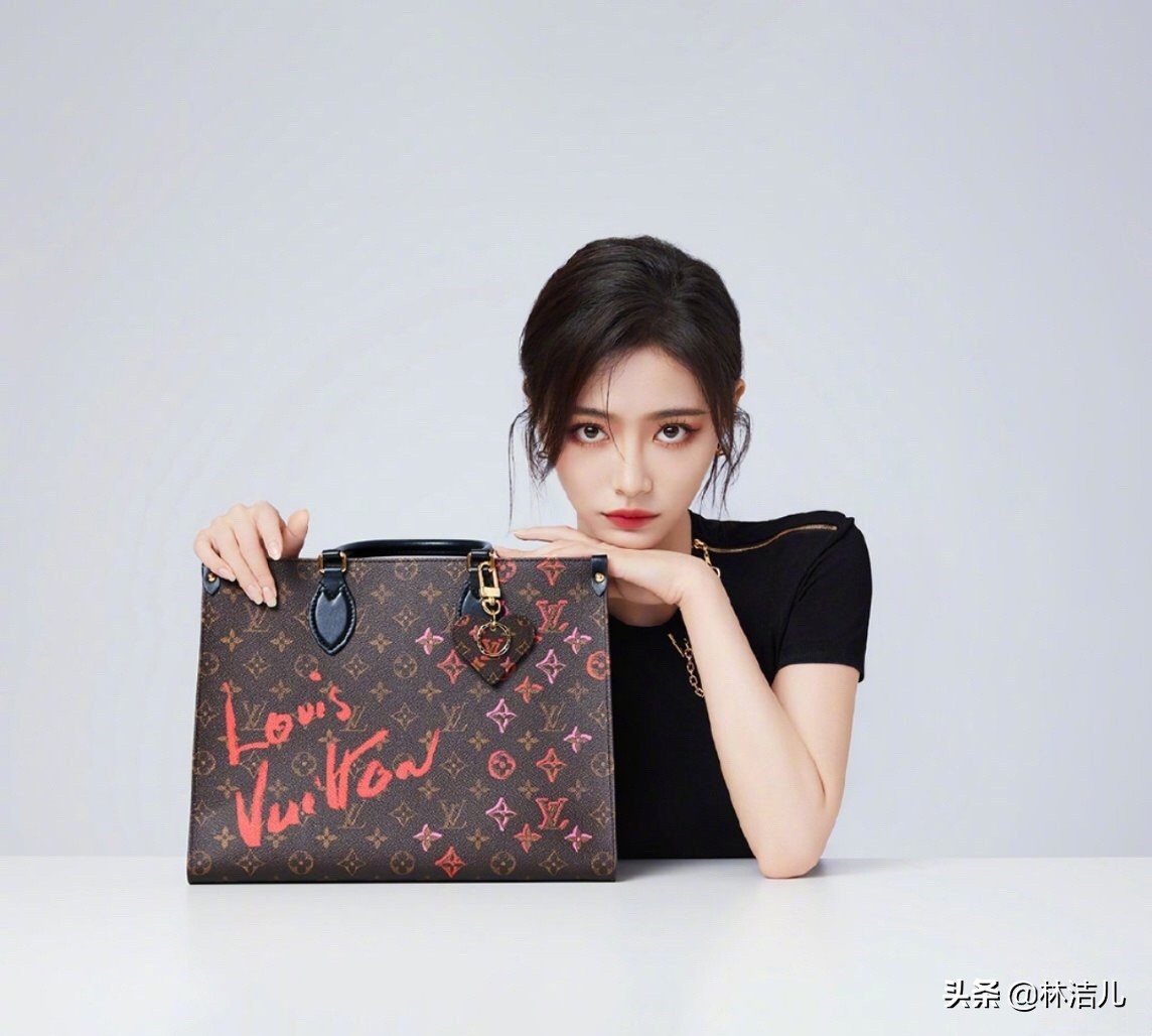 许佳琪因颜值太高被赞,许佳琪造型女团范十足