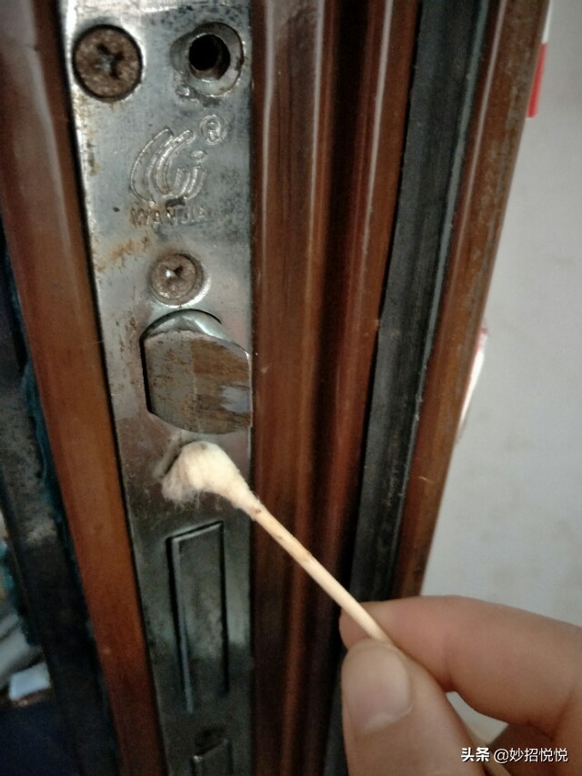 油烟机里清理出来的废油能干啥,油烟机废油不要倒掉帮大忙