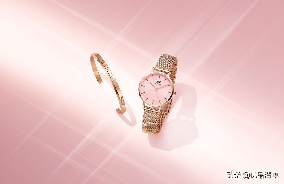 DW再出“绝招”,推出七夕限定樱粉色手表,干练之余不失女性柔美
