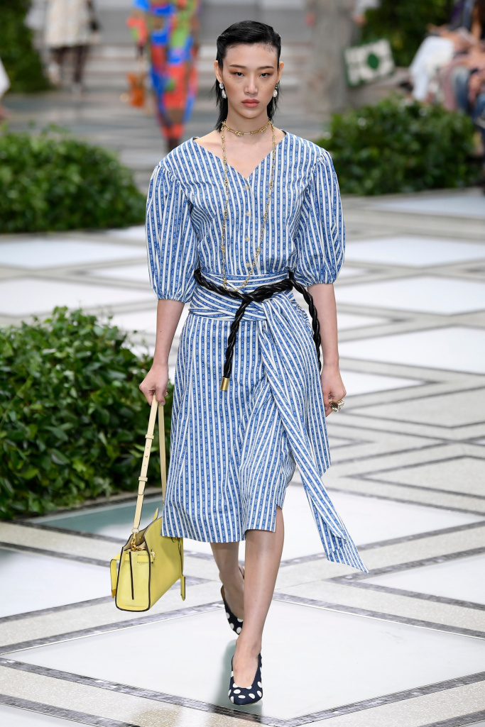 toryburch2020白色刺绣裙子,toryburch小香风裙子