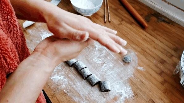 家里老人过大寿寿桃,老人过生日做几个寿桃