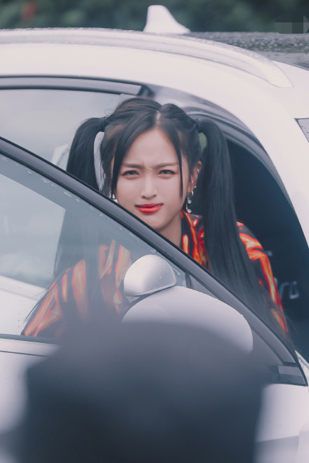 吴宣仪吓坏男艺人,吴宣仪被粉丝吓到