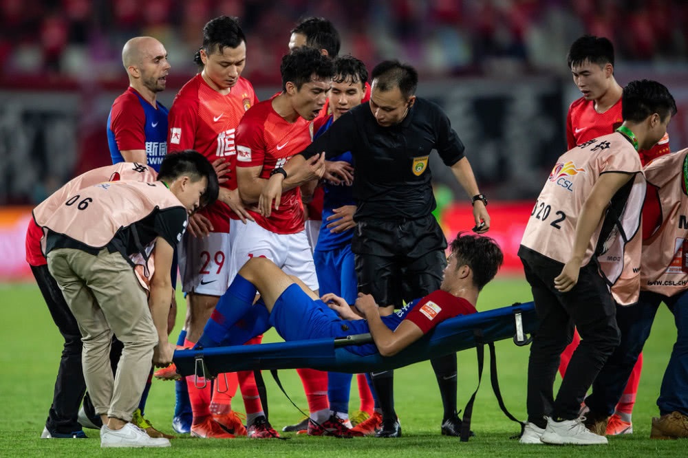 清流！两大中超土帅率队踢出最纯粹足球他们才是国足振兴的希望