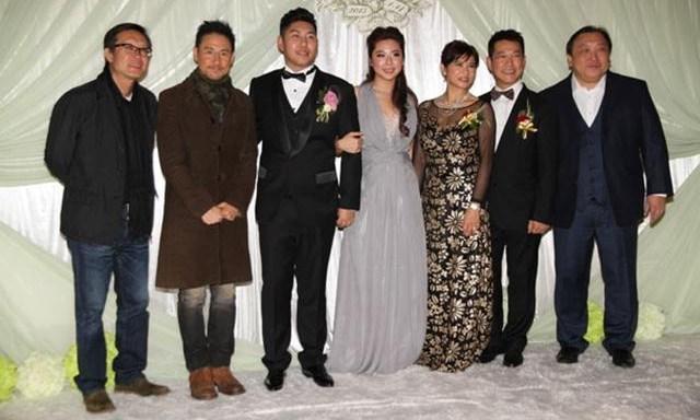 元彪携成家班惊喜现身为他庆生,元彪全家近照曝光