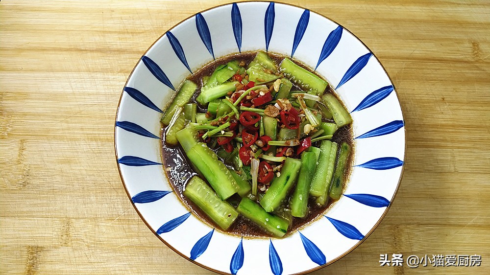 10分钟快速腌黄瓜条,酱黄瓜条怎么腌又脆又好吃