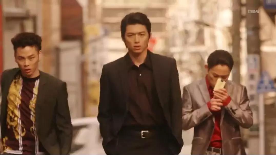 岛国片就是脑洞奇葩，居然让黑帮男子变性成萌妹去出道？