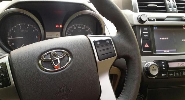 女上司座驾颠覆大家人生观，手动版普拉多，本市估计找不出第二辆