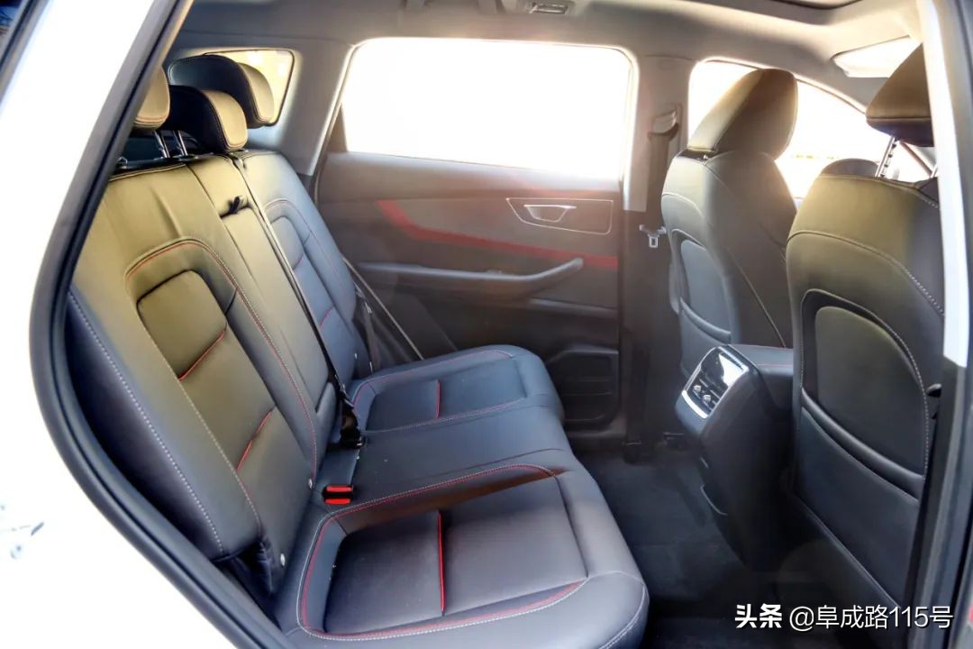 都说奇瑞长进很大,体验瑞虎7后有很多感触,不过还是有话要说