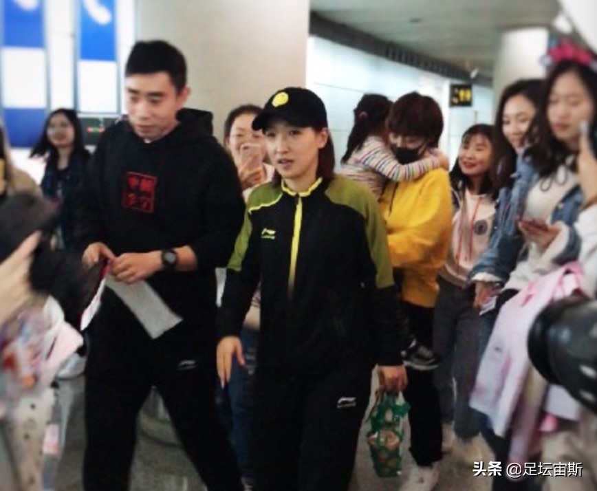 刘诗雯亲闺蜜,刘诗雯与队友拥抱