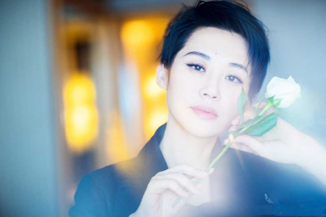 许晴短发惊艳的照片,许晴减龄发型短发