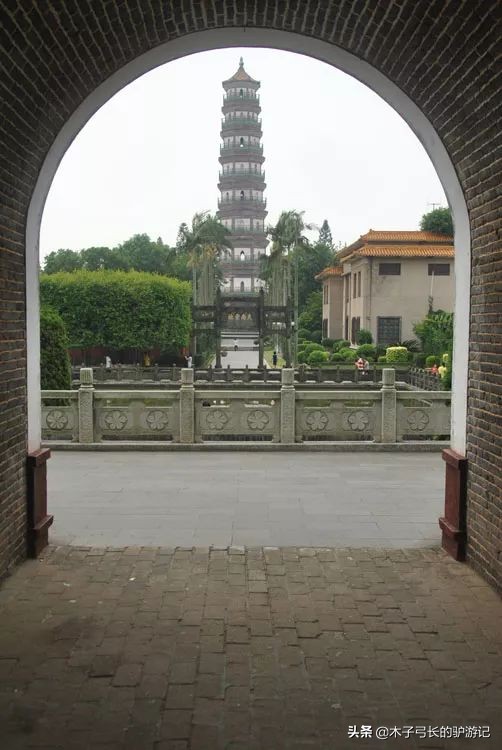 这个奇特的地方，将石狗视为图腾，却爱吃狗肉