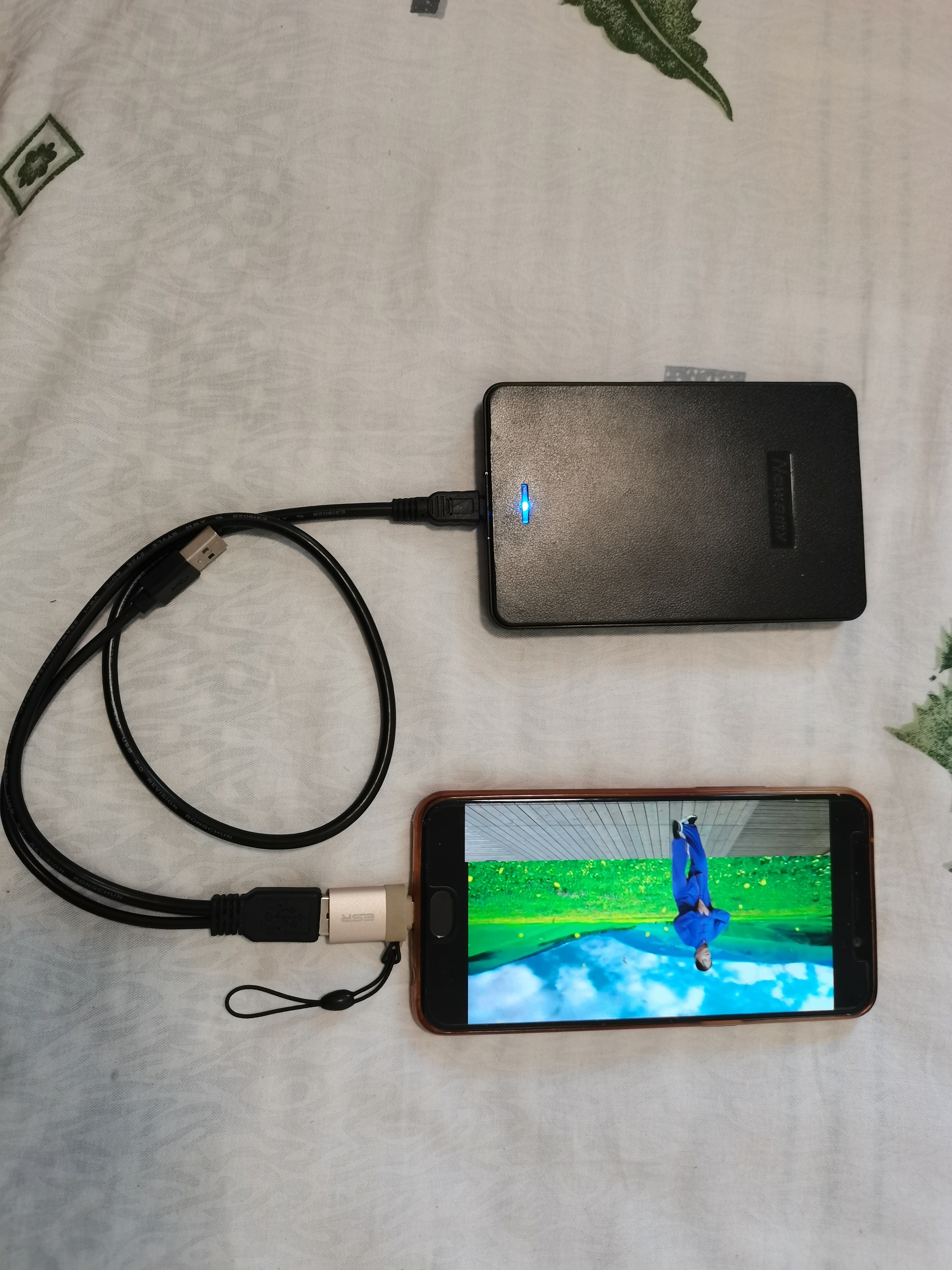 老年人学手机(133)你相信手机能连接和操作大硬盘吗?