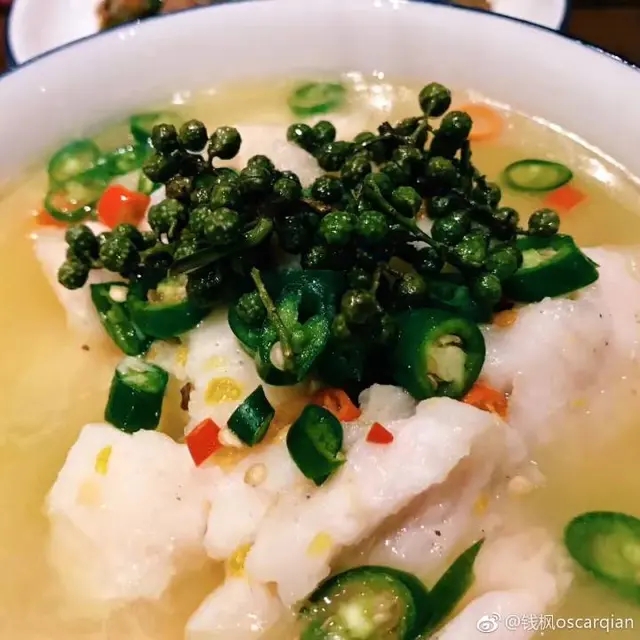 钱枫变身美食吃播,大口吃肉,难怪昔日帅少年,已胖到二百多斤