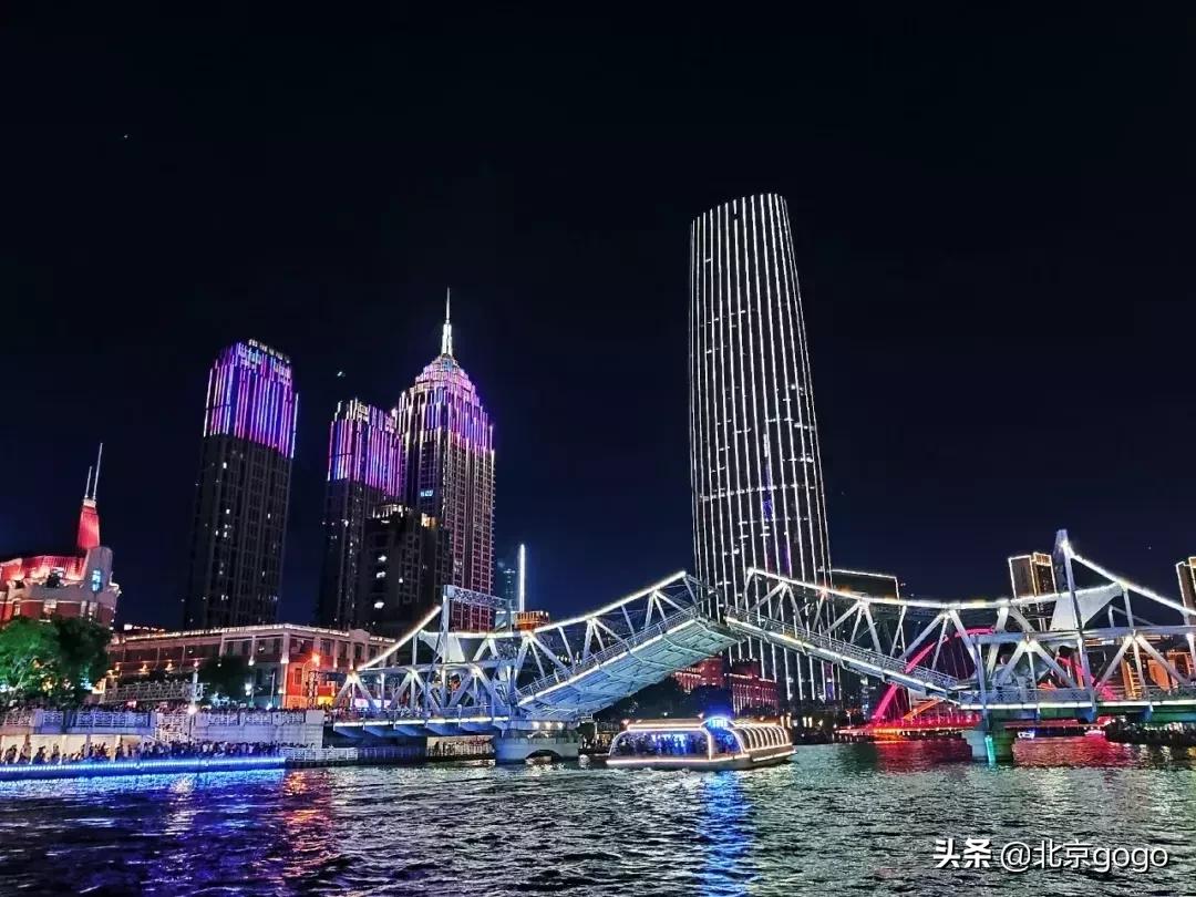 抓住夏天的尾巴放肆玩乐，一起打卡隔壁城市这条网红游船