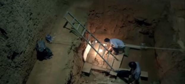 秦始皇究竟是怎么样的一个人,秦始皇陵的历史背景是什么