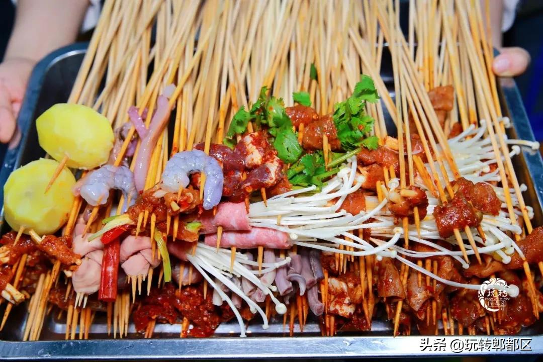 郫都西门新开砂锅串串，来“老屋头”，涮人情味儿