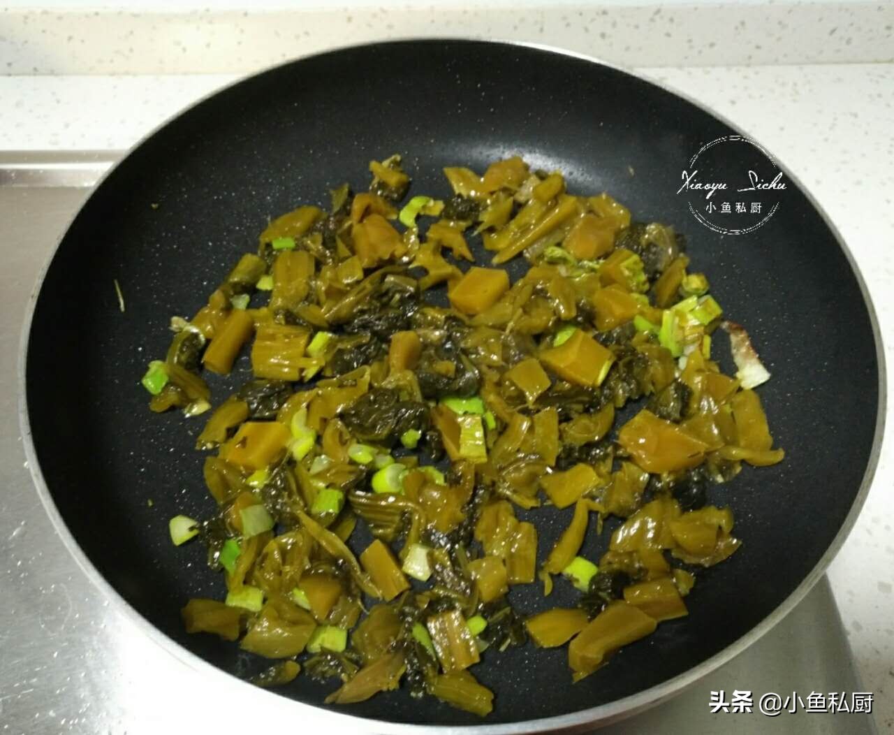 煮鱼汤用开水会腥吗,煮鱼汤为什么要用猪油