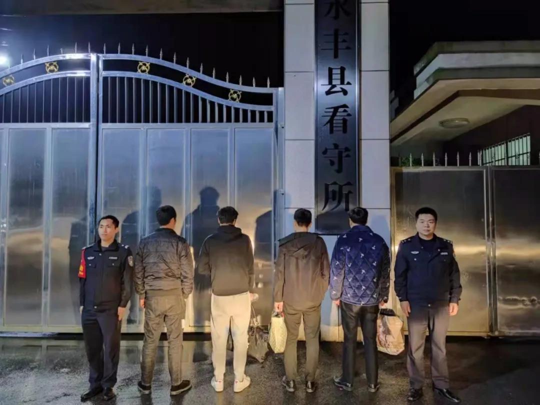 两男子因口角起冲突一人被拘留,两名男子发生纠纷后续