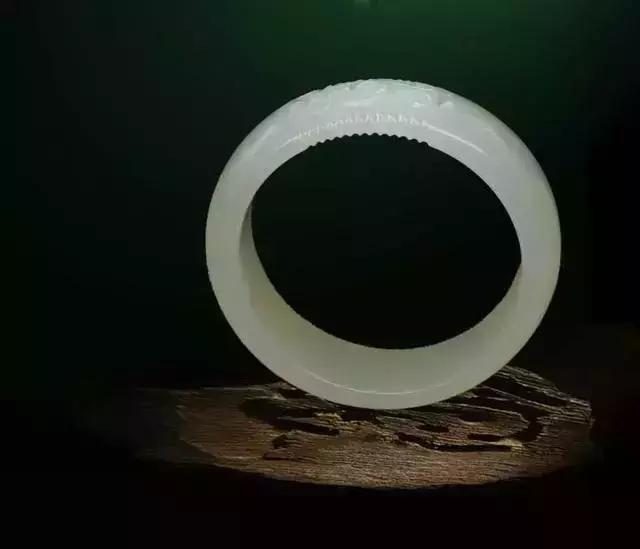 人体的汗液真的可以滋润玉石吗,人体的汗液有药物价值吗