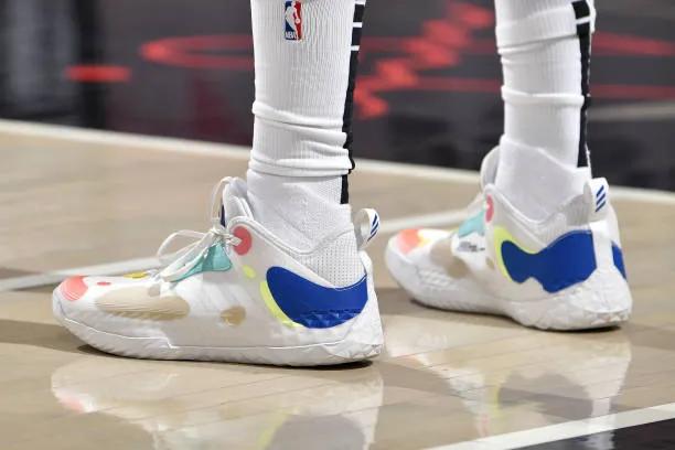 nba球员上脚安踏合集,nba球员上脚的球鞋欧文