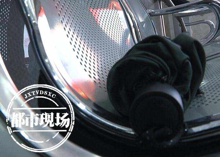 南昌：年轻女子捡到钱包交给保安，为她点赞