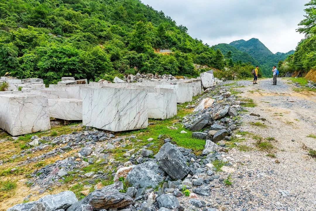 徒步穿越秦岭无人区,徒步穿越喀斯特森林