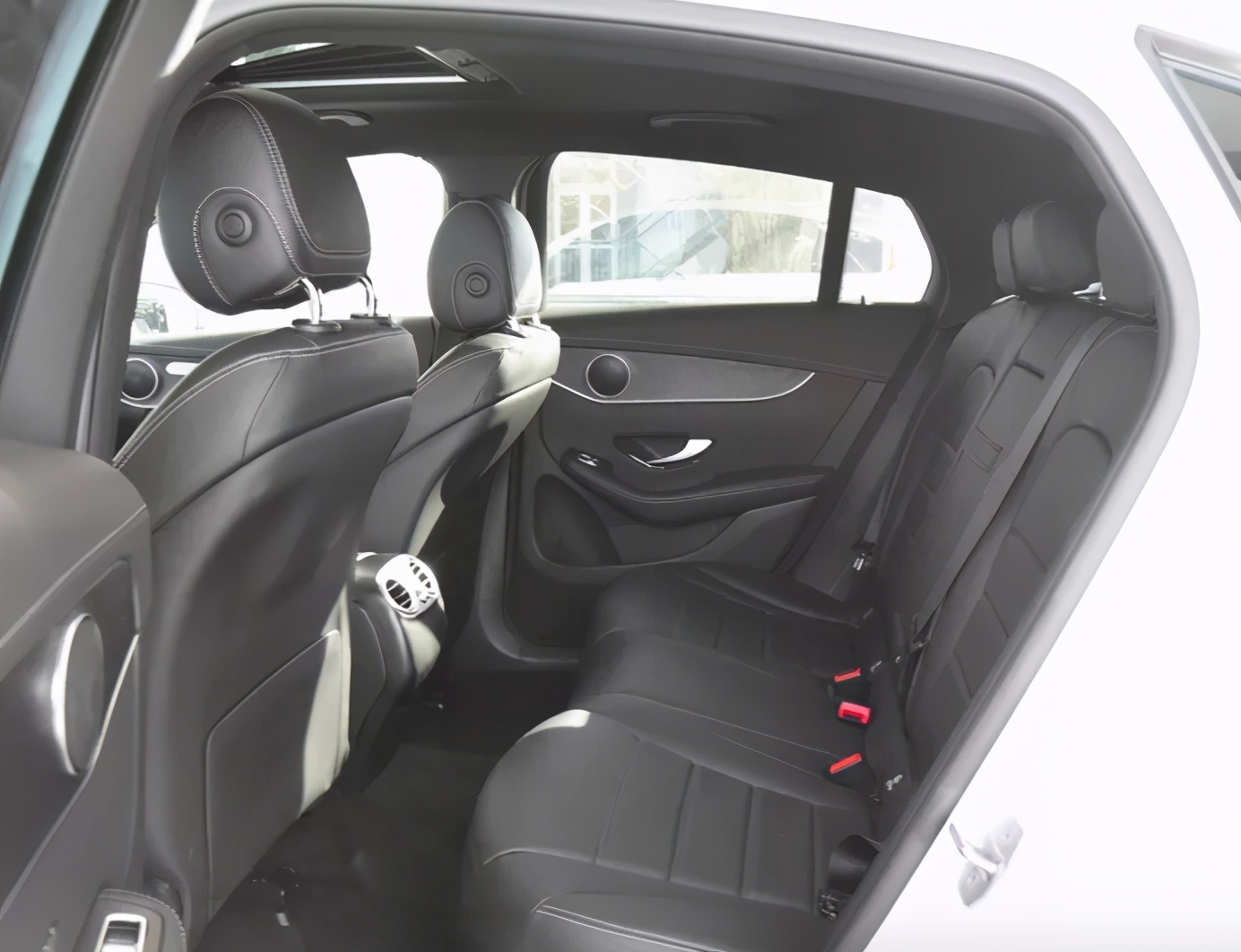 奔驰glccoupe2024款深度体验,2020奔驰glc全新换代coupe