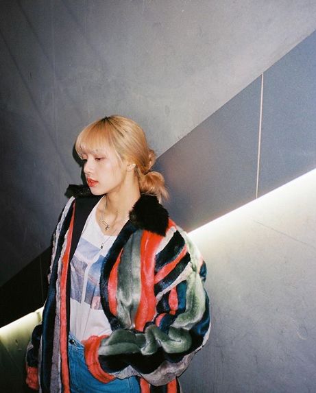 iu发型图片中短发,慵懒韩式低马尾丸子头iu