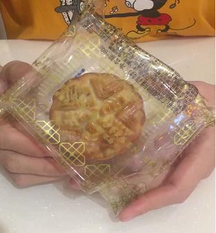 月饼大圆饼测评,四大名牌月饼大比拼
