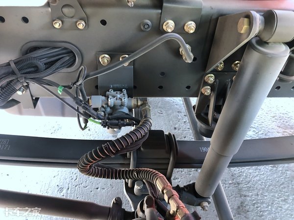 陕汽m3000s载货车9.6米,陕汽m3000自重多少吨