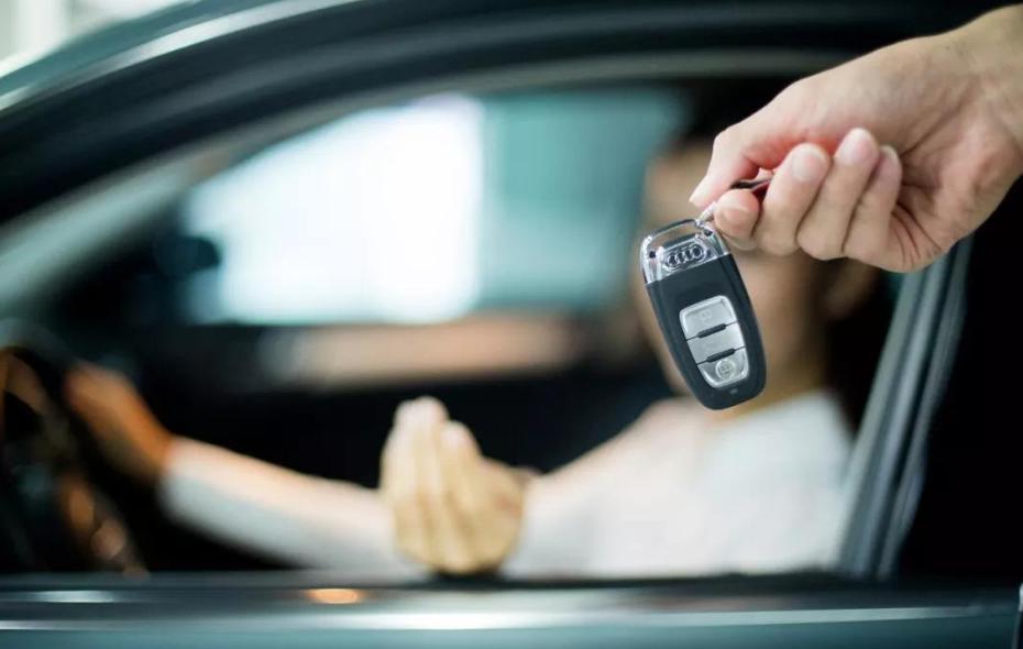 注意熟人借车有风险需谨慎,朋友借车到底该不该借呢