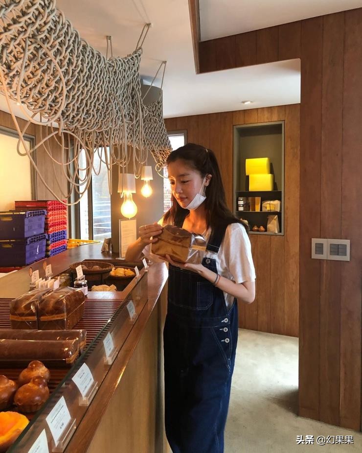 牛仔魅力时刻,牛仔的特点就是百搭耐脏