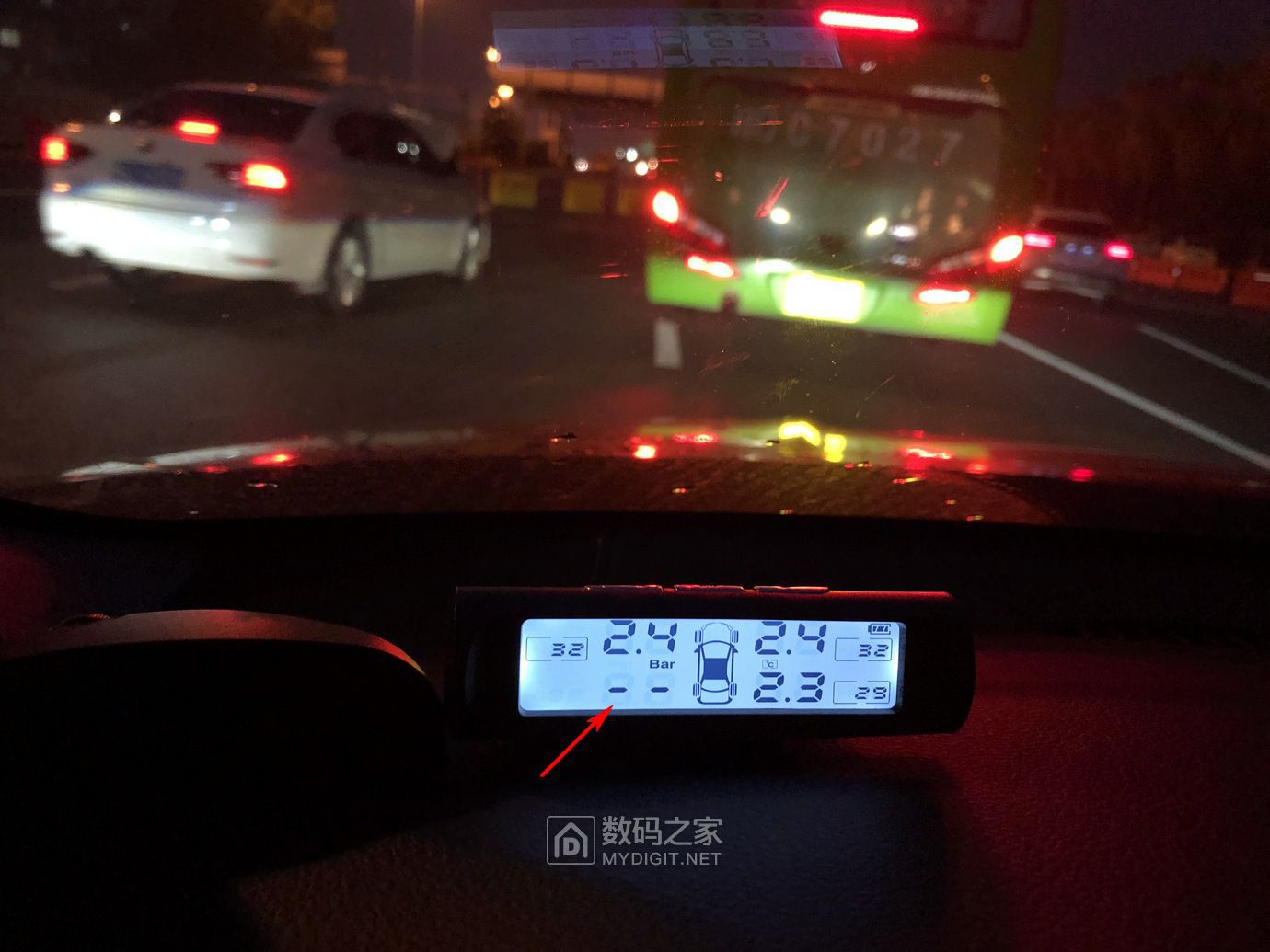 太阳能胎压监测器拆机,太阳能两用进口胎压监测器