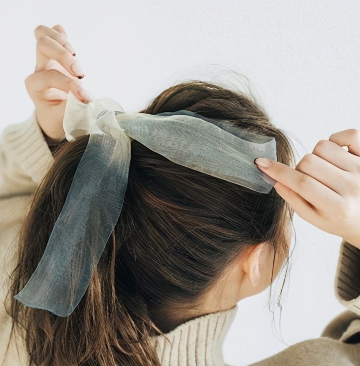 穿高领毛衣蝴蝶结怎么扎好看,珍珠毛衣怎么打蝴蝶结好看