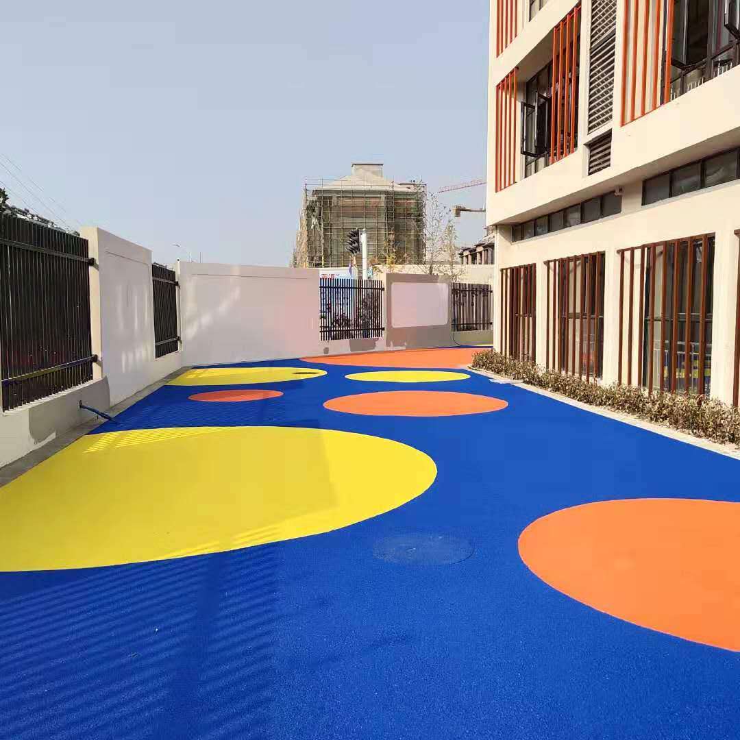 塑胶跑道硅pu球场造价,硅pu球场塑胶跑道品牌