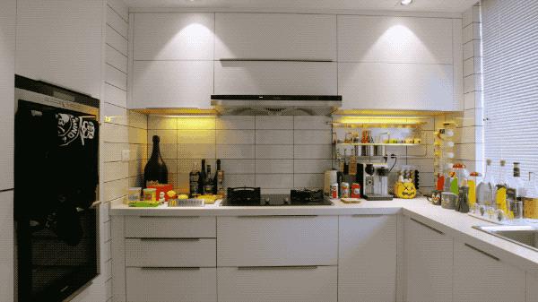 他在西湖边买200㎡豪宅，4年不住人，堆满的玩具总价超房子