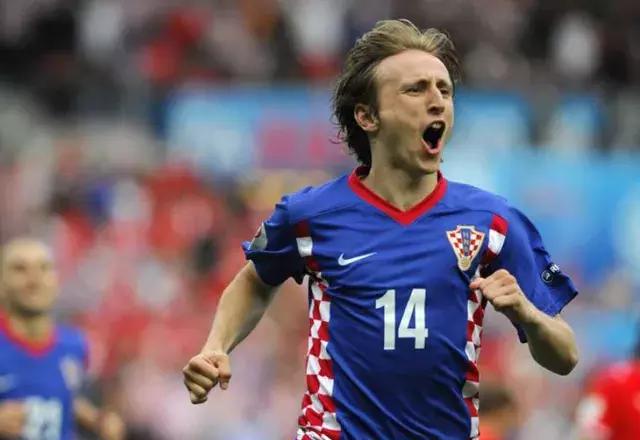 炸碎，灭门、逃难、流血，你无法想象金球奖“魔笛”经历过什么