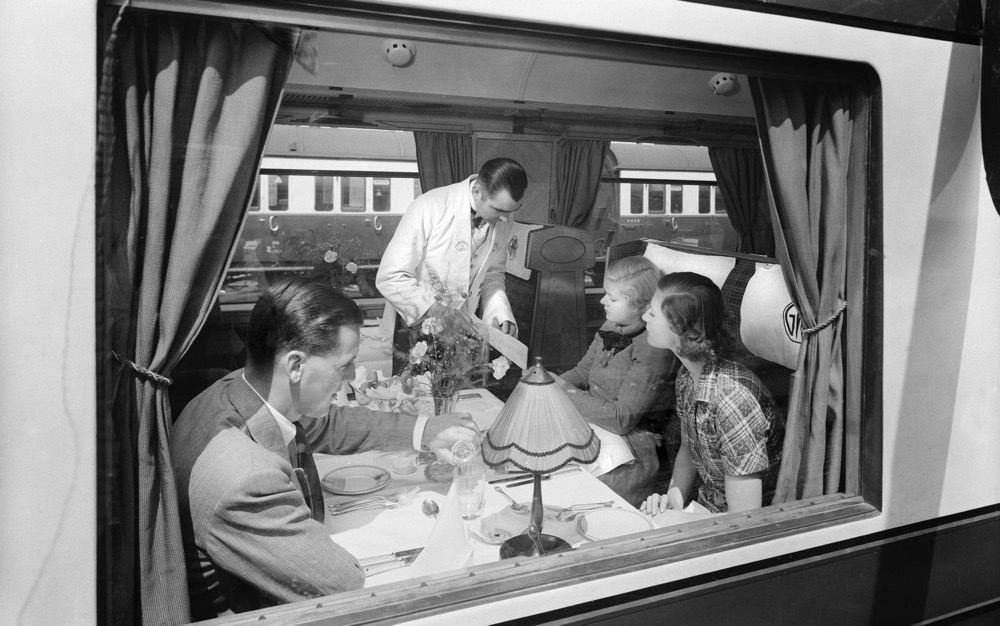 20世纪10岁黑人小女孩一夜暴富后被抢婚，美国：她现在起是白人了