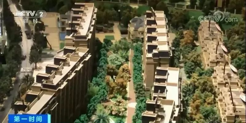 裸眼4D塑胶人工湖、水泥地上种草皮，开发商那些骚断腰的迷惑行为