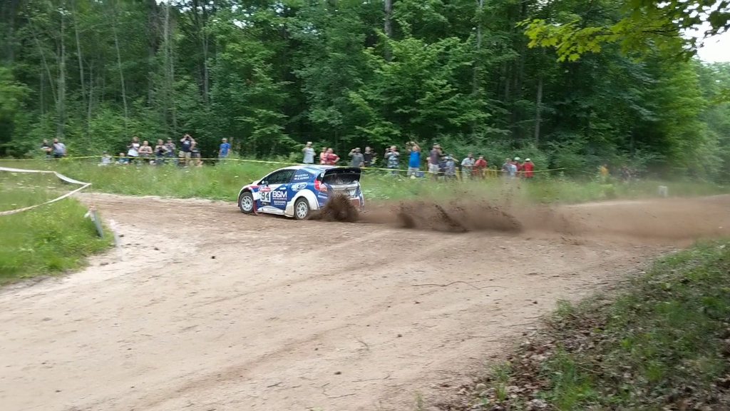 斯巴鲁翼豹2.0r两厢二手能入手吗,2006斯巴鲁翼豹二手多少钱