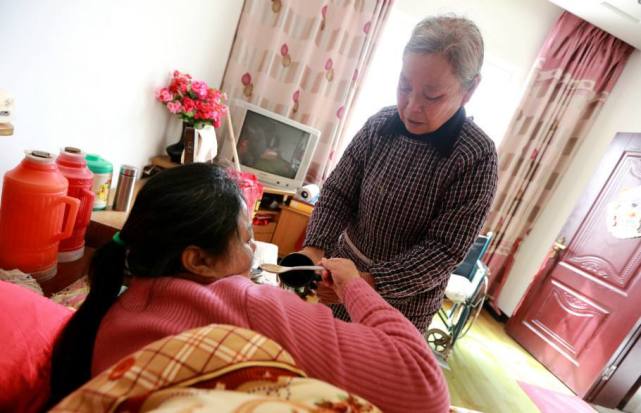 月子里饿了不吃会落下病根儿吗,坐月子吃什么比较好恢复