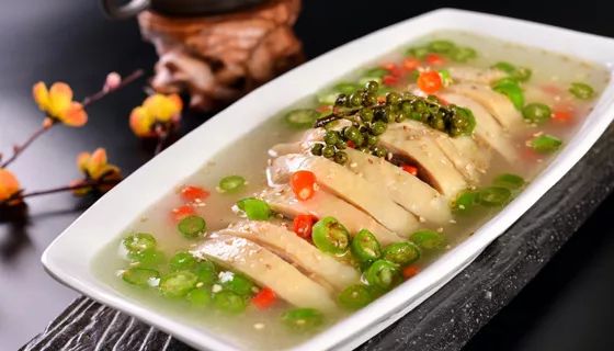 “好吃”是这近3000家卤制品店的制胜法宝，想加盟排队等