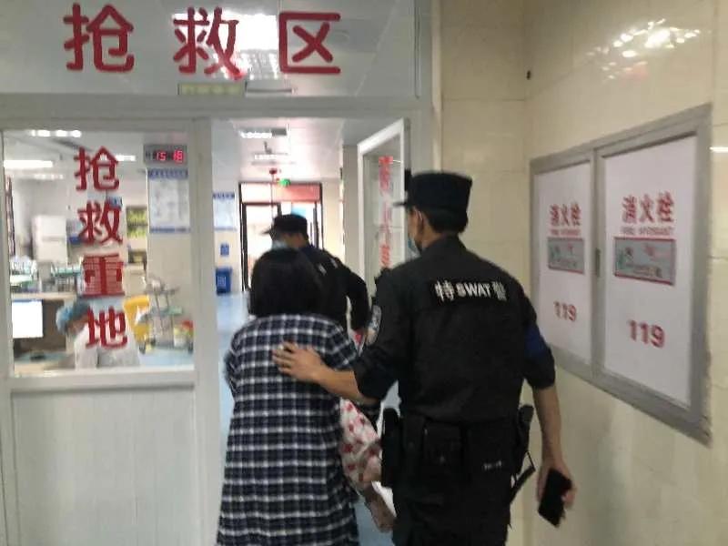 教育整顿民警及时救助晕倒路人,教育整顿民警暖心救助