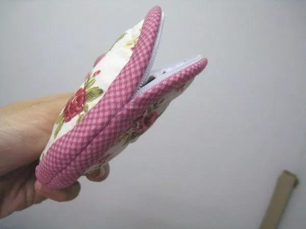 在家用几块小碎布,就能做个玫瑰零钱包,闺蜜看了都想要!附教程