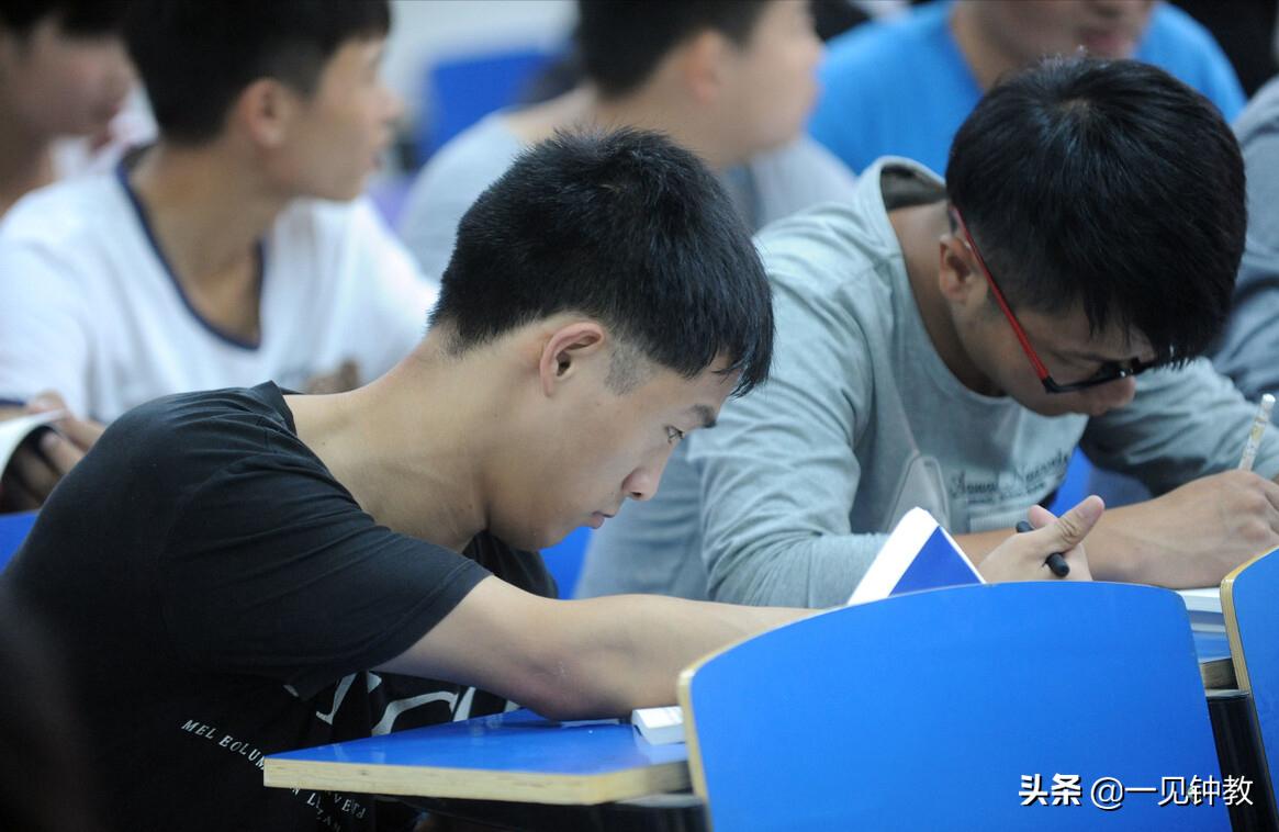 “公办大学”VS“民办大学”，毕业后才明白差别，希望你别选错