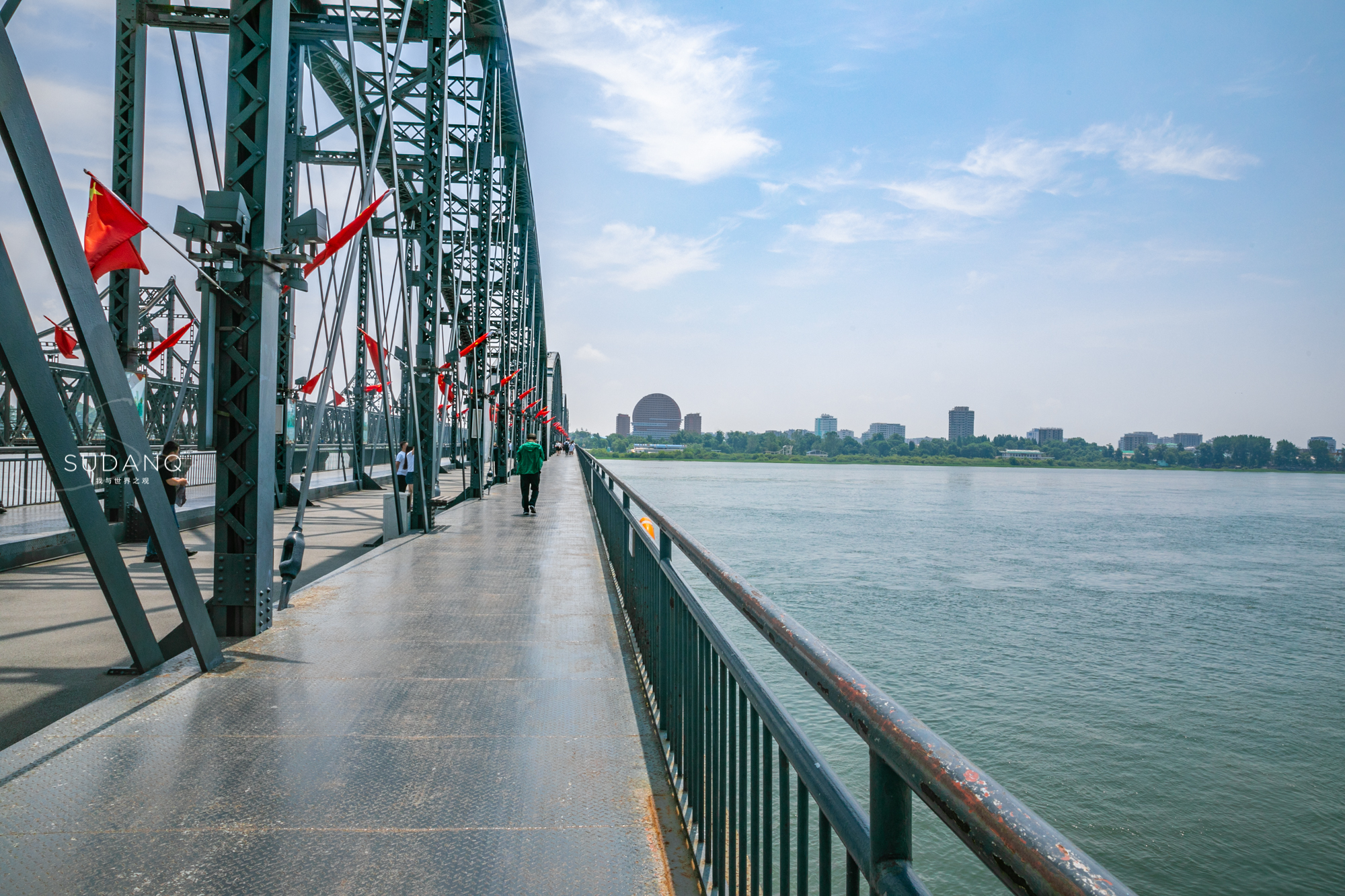 杭州断桥诗情画意,丹东断桥意义非凡:见证了抗美援朝的沧桑历史