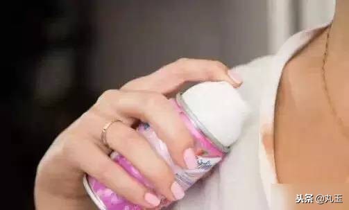 化妆包有塑料味怎么办,化妆包里要有哪些东西