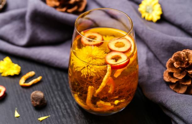 秋天嘴巴干裂起皮最快的解决方法,一到秋天嘴唇就干燥脱皮中医