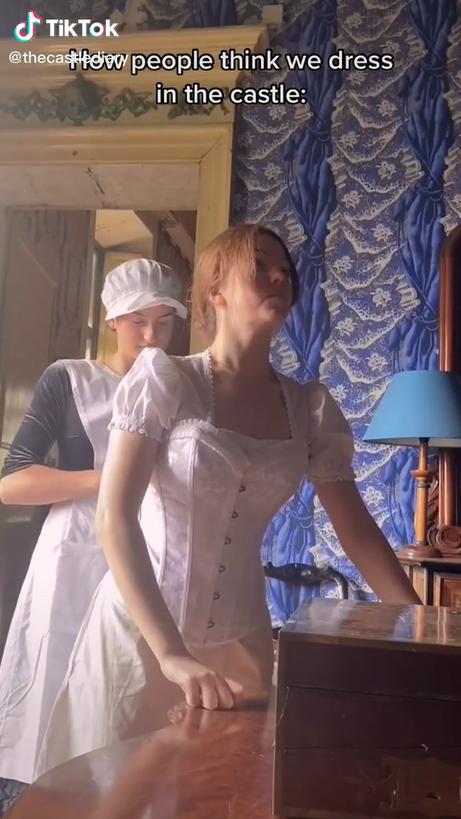 疫情期间住古堡，国外普通女大学生迅速成百万网红，获千万点赞